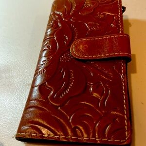 Lovey brown leather, wallet, and beautiful detailing